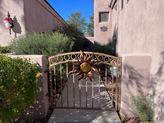 Foto del edificio - 2BR home, Gated, with pool/spa/clubhouse B...