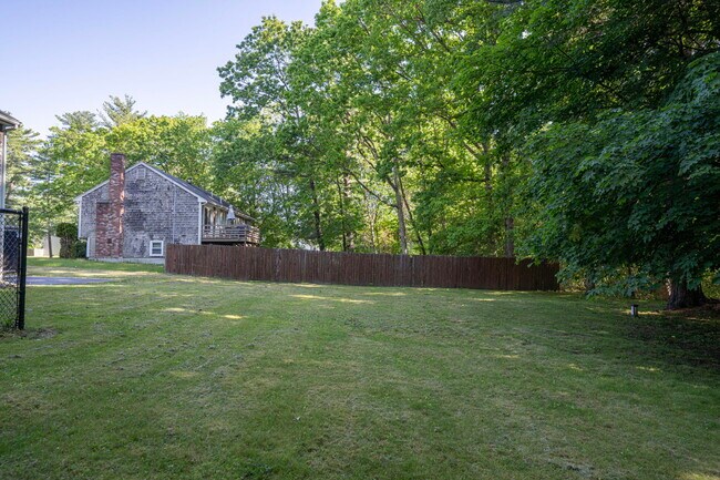 Building Photo - 54 Courtney Ave