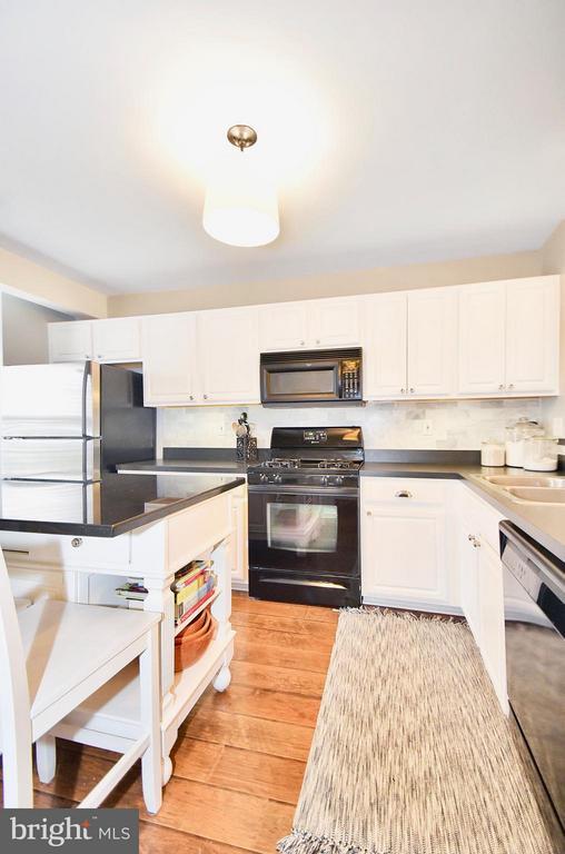 Building Photo - 102 Peregrine Ln