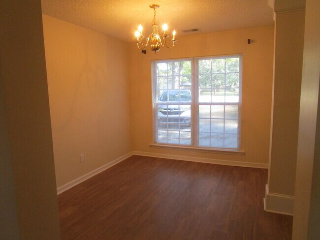 Foto del edificio - 1350 Monterey Dr