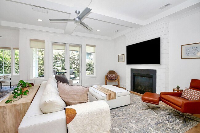 Building Photo - Stunning and newly constructed Midwood home!