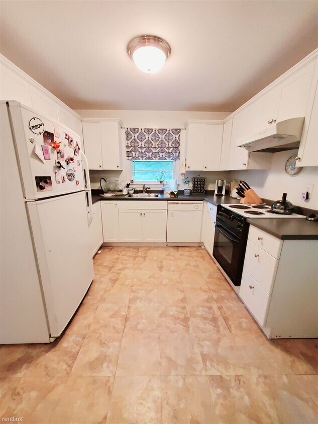 13 E Hills Dr, New Canaan, CT 06840 Townhome Rentals in New Canaan CT