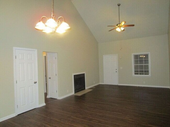 Building Photo - 11 Laurel Wood Ln