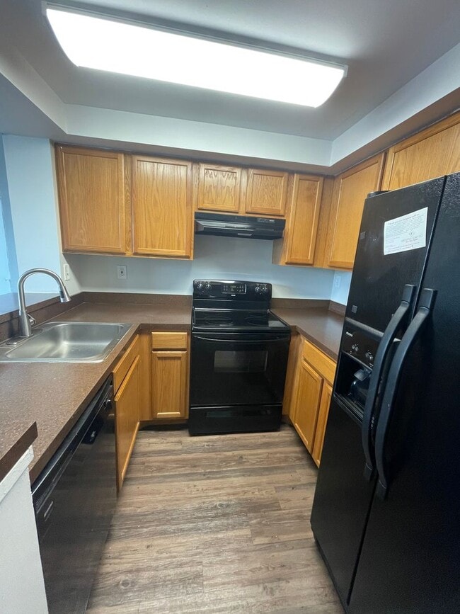 ONE BEDROOM ONE BATHROOM! WATERFRONT COMMU... - ONE BEDROOM ONE BATHROOM! WATERFRONT COMMU... Apartment