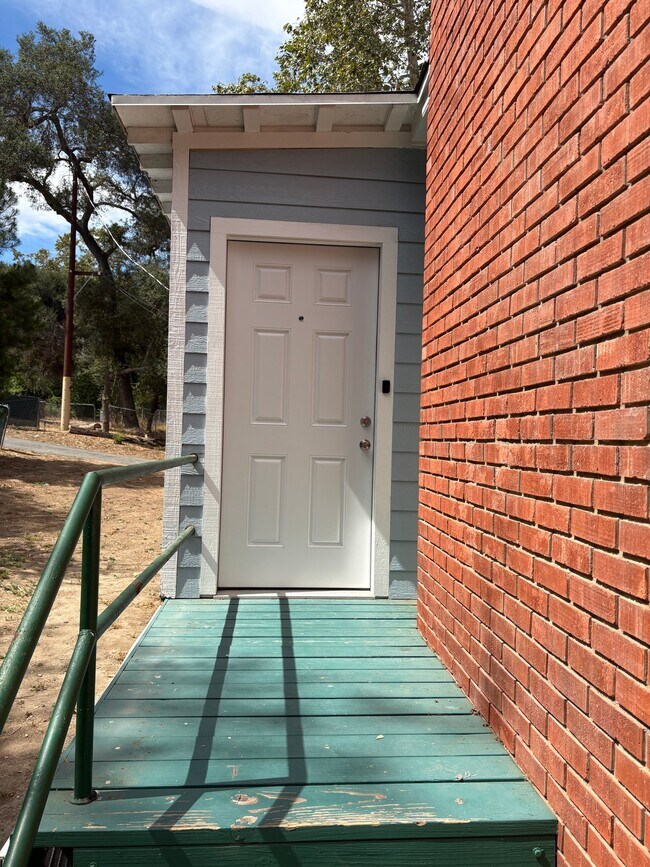 Foto del edificio - 730 Live Oak Park Rd S