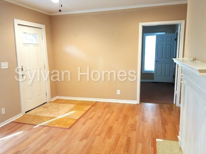 Building Photo - 1222 Lorenzo Dr SW