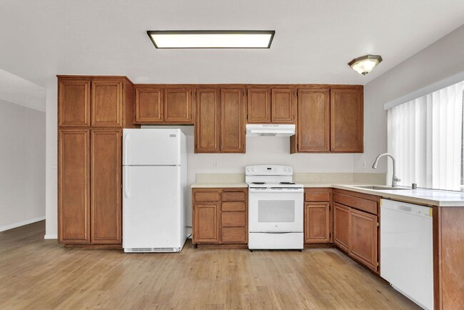 Building Photo - Great single level home in Mira Mesa.  Ava...