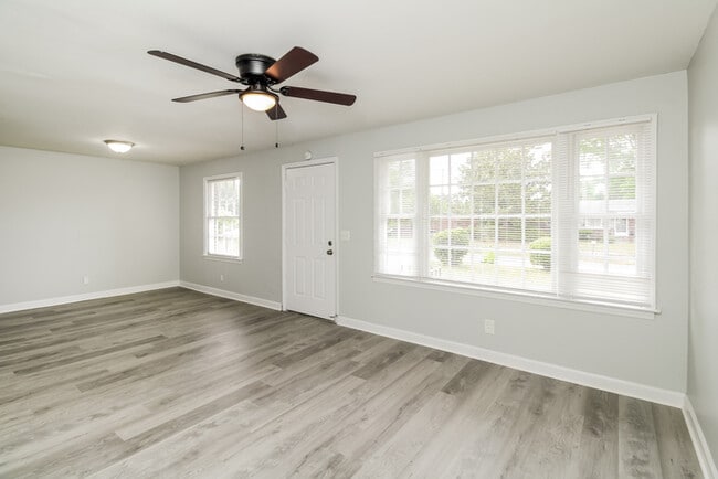 Building Photo - 1513 Omega Dr