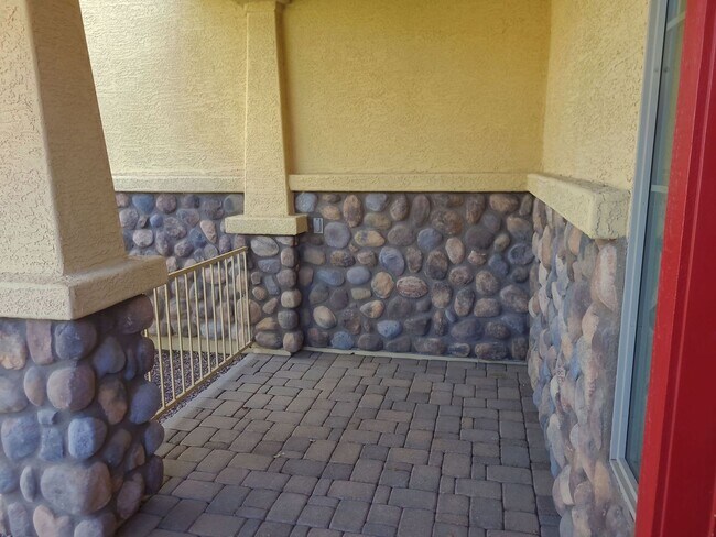 Foto del edificio - Ideal Living in Highland Groves: Stunning Cul-de-Sac Home with Builder Upgrades, Open Floor Plan,...