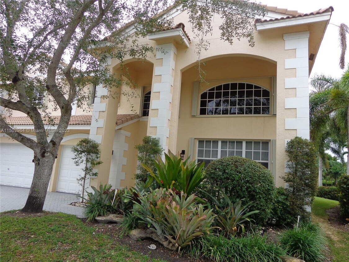 Primary Photo - 991 Crestview Cir