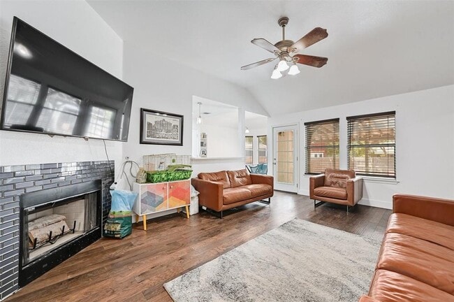 Building Photo - 610 Basil Dr