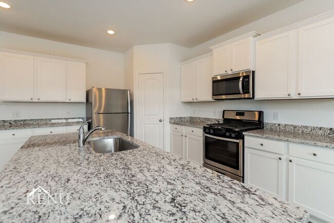 Building Photo - 3026 Jackson Smt