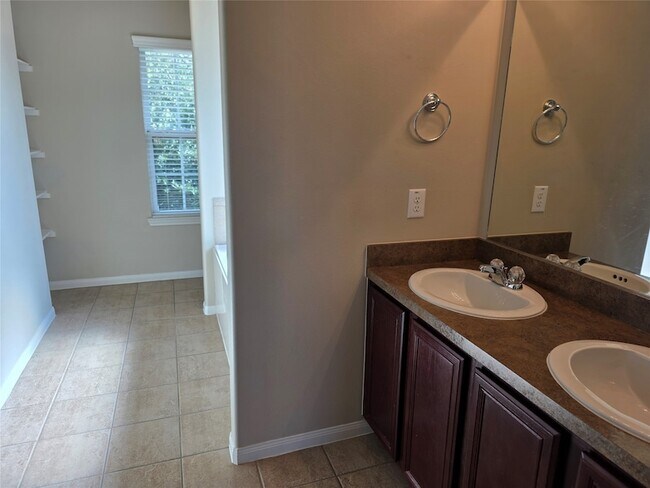 Foto del edificio - 10910 Brittan Leaf Ln