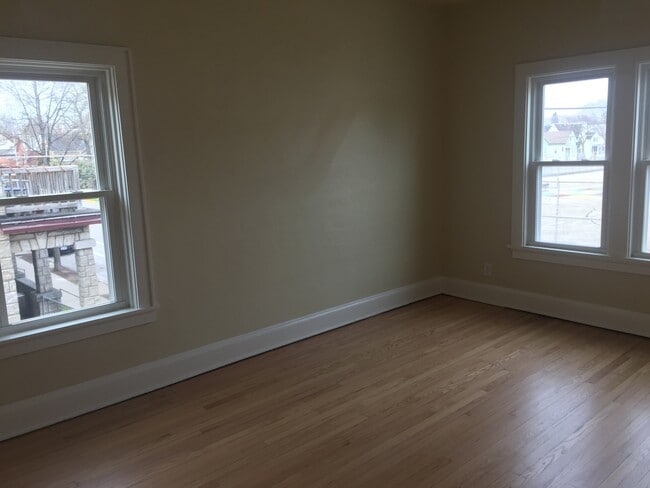 Building Photo - 721 E Center St