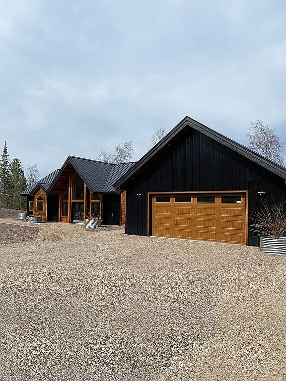 Building Photo - 978 Lakeview Dr