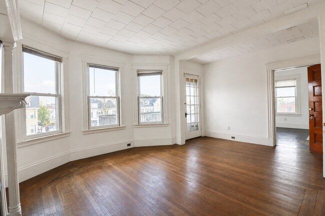 Building Photo - 582 Cambridge St