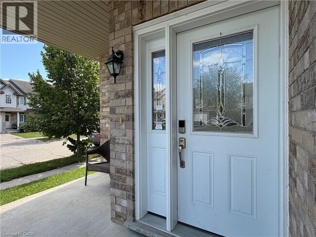 Building Photo - 649 Winterberry Ave