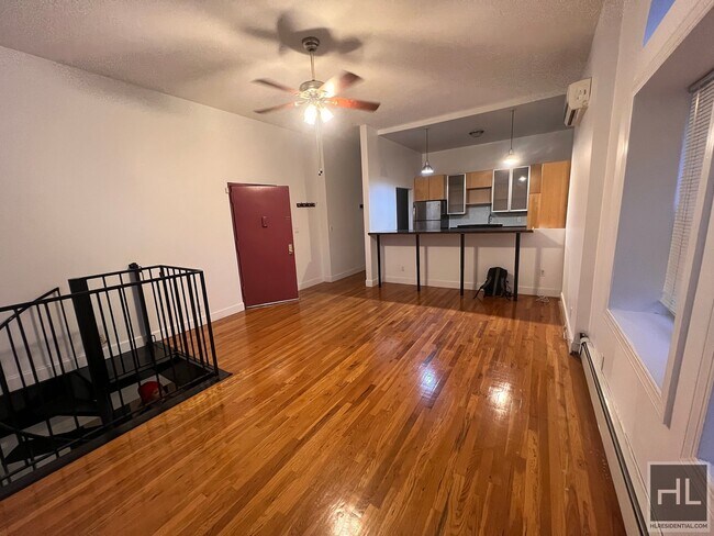 Building Photo - FIFTH AVENUE - GARDEN LEVEL DUPLEX - CENTR...