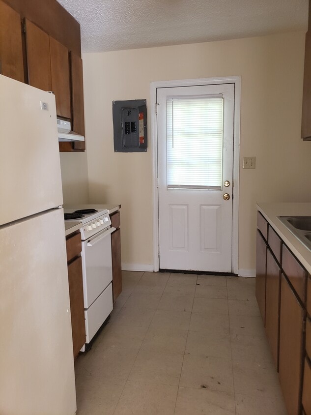 Stock - 710 Cotton St
