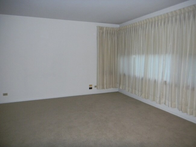 Foto del edificio - 9054 Bennett Ave