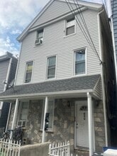 Building Photo - 630 37th St