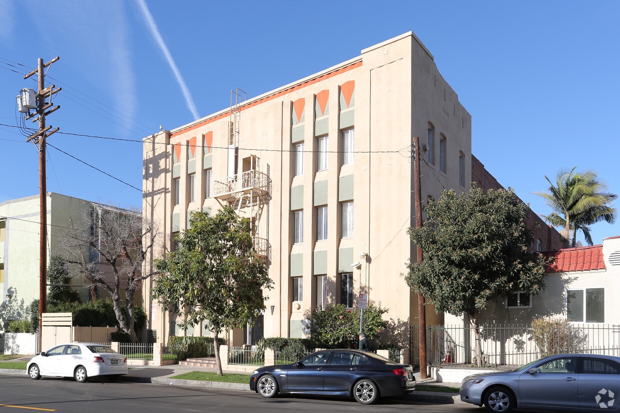 258 Apartments for Rent in Mid City, CA Westside Rentals