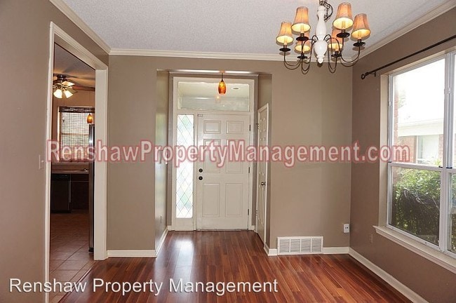 Building Photo - 720 Walnut Woods Cv N