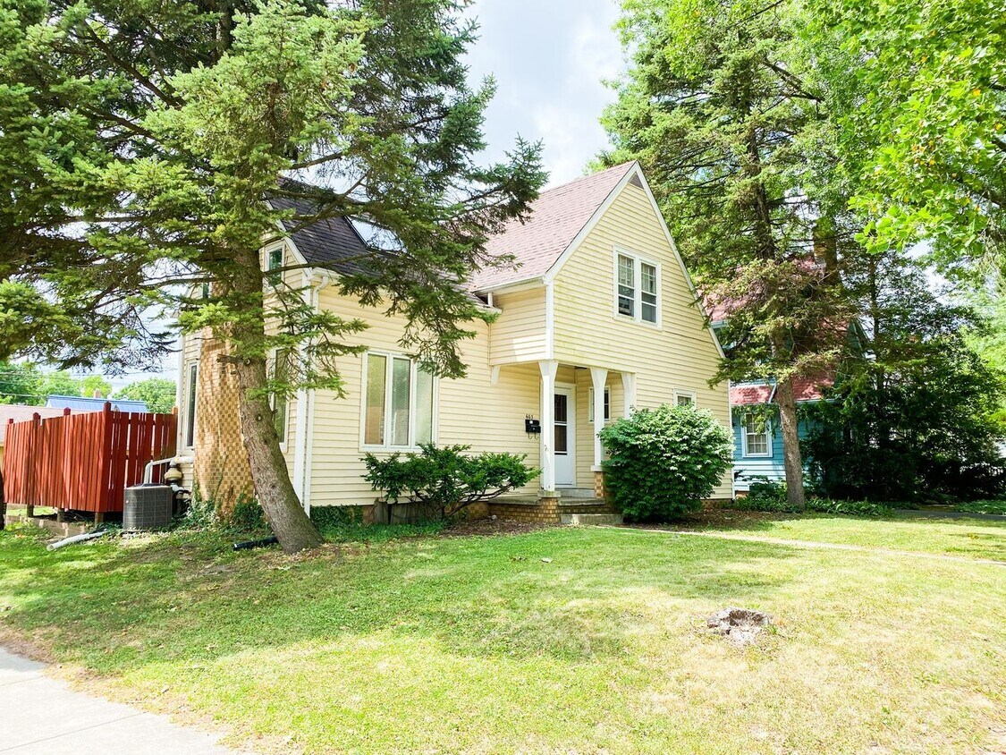 Foto principal - 4 Bedroom 1 Bath Near Campus