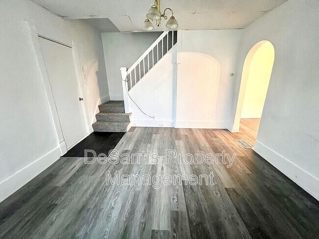 Foto del edificio - 40-42 Seminole Avenue