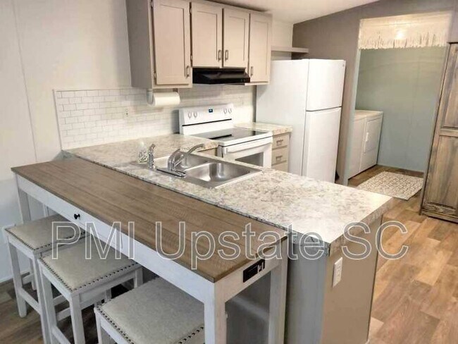 Foto del edificio - 810 Slater Rd