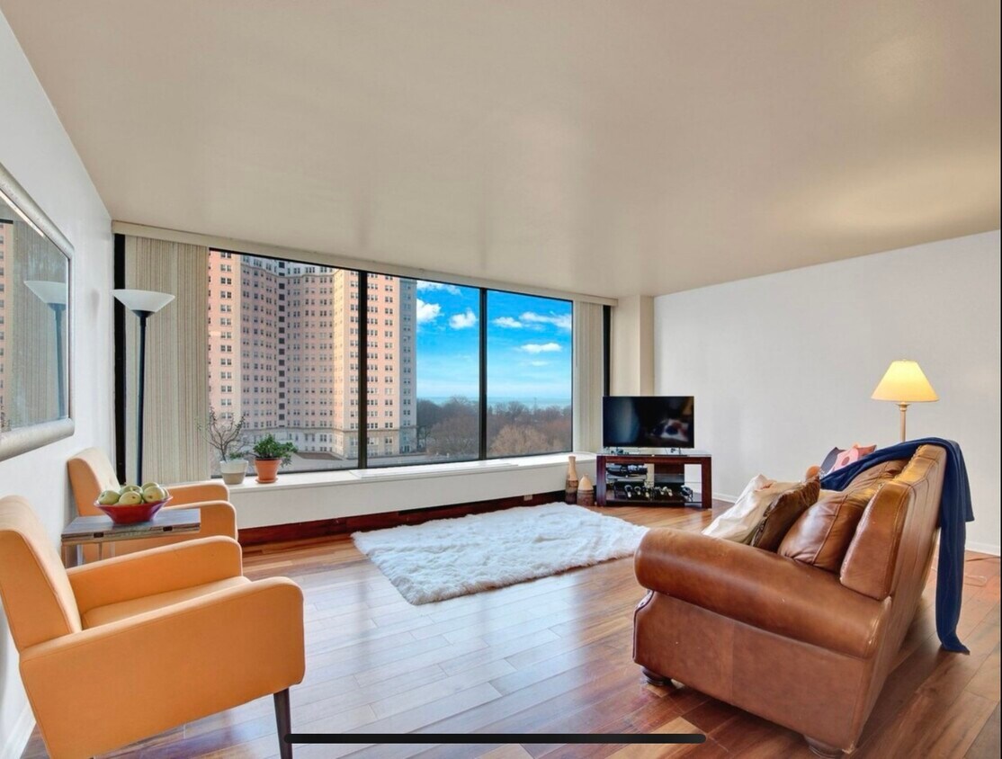 Foto principal - 5455 N Sheridan Rd