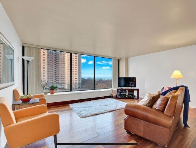 Building Photo - 5455 N Sheridan Rd