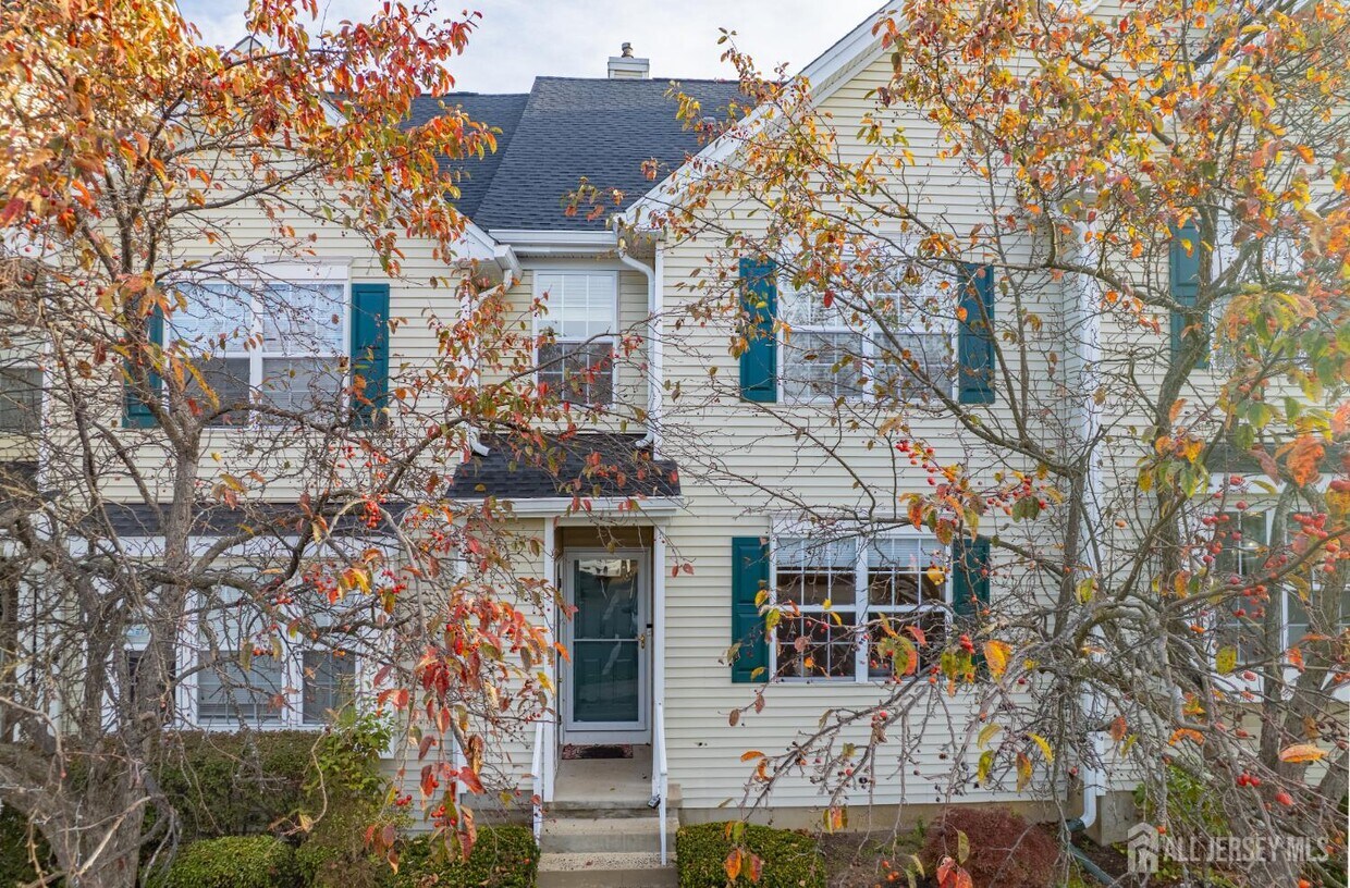 Primary Photo - 111 Blossom Cir