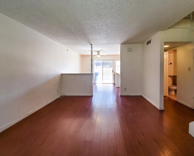 Foto del edificio - 6168 Meadow View Ln