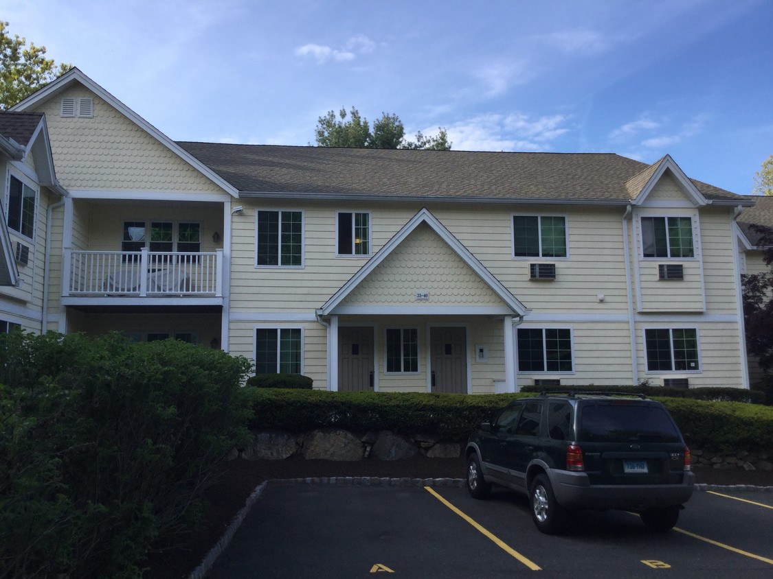 2955 Madison Ave, Bridgeport, CT 06606 Condo for Rent in Bridgeport, CT