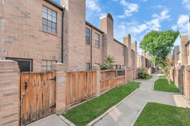 Foto del edificio - 9800 Pagewood Ln