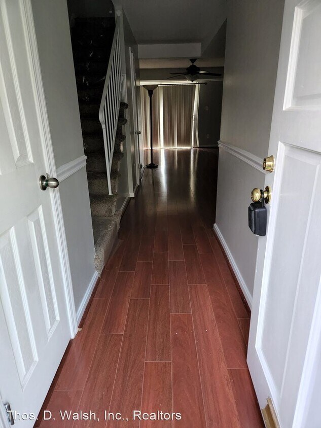 Foto principal - 2 br, 1.5 bath House - 7954 Lakecrest Dr.