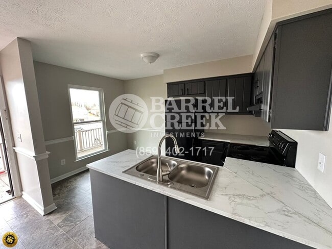 Building Photo - 2-Bed 1.5-Bath Townhome