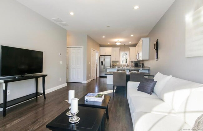 Building Photo - 35 Ringgold St