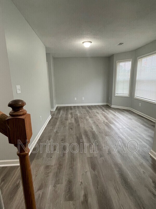 Foto del edificio - 8573 Thomas Rd