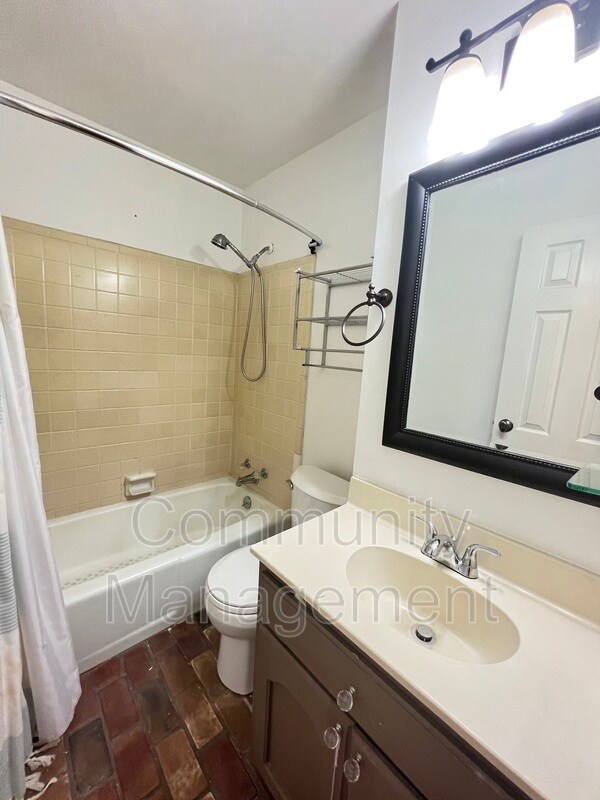 Building Photo - 511 Baird Dr