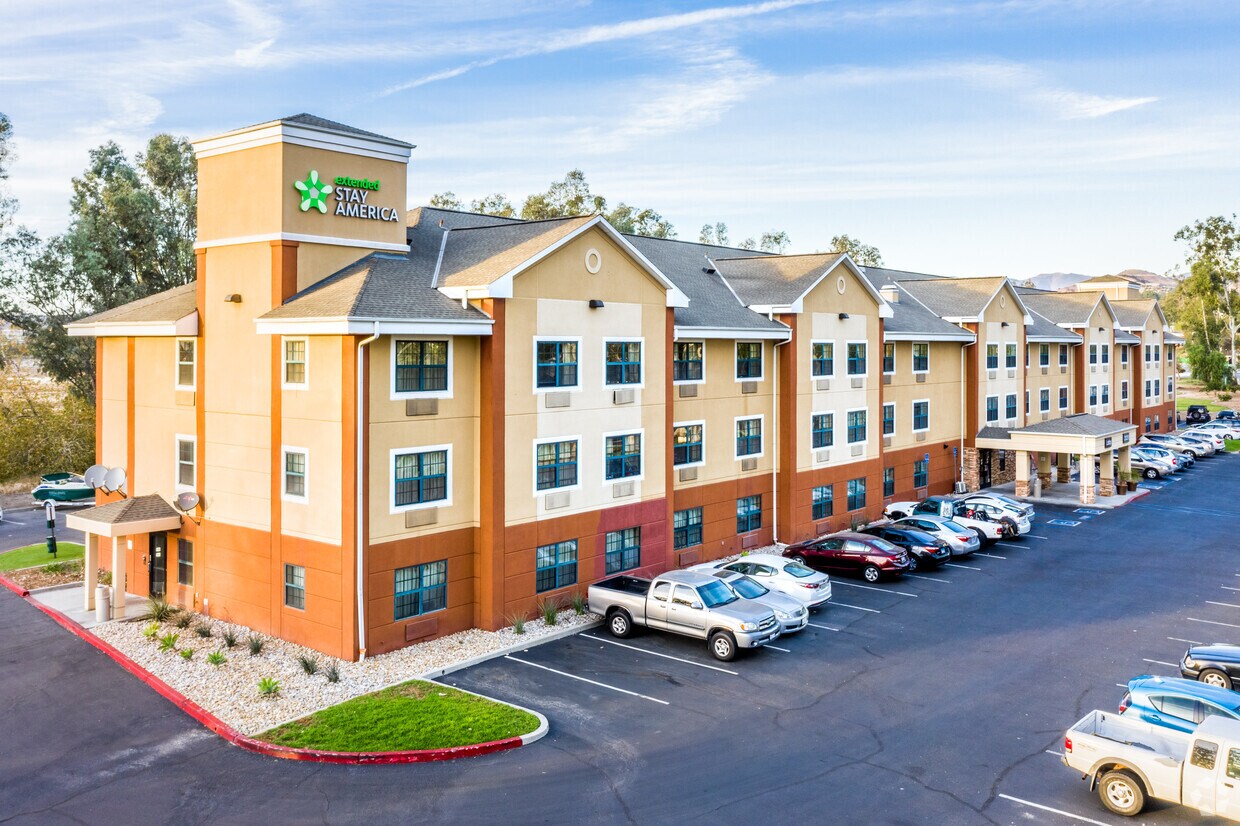 Furnished Studio Lake Forest Apartments in Lake Forest, CA