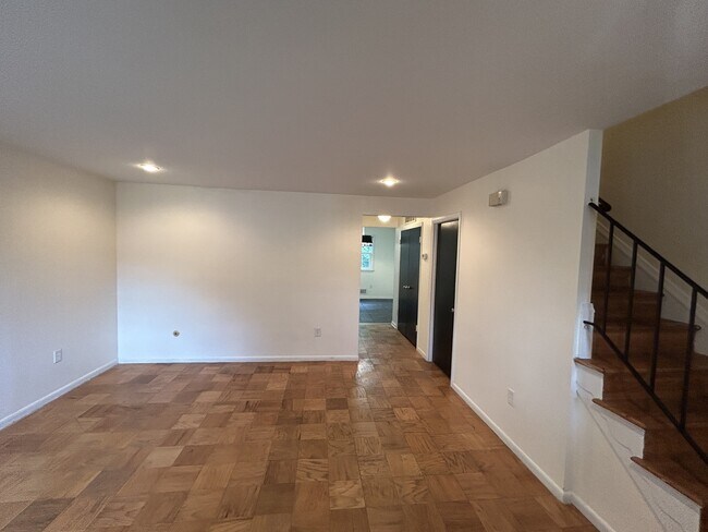 Foto del edificio - 6537 Beechwood Dr