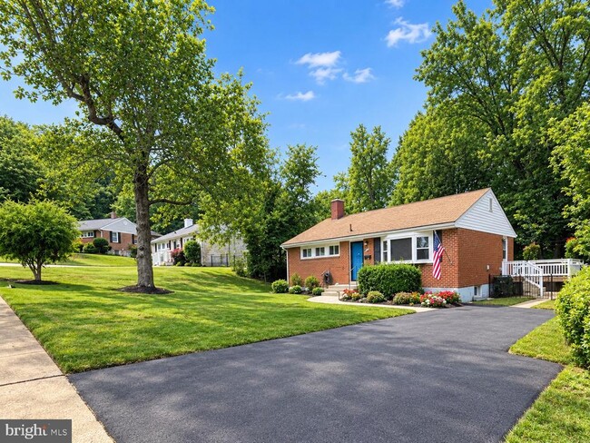 Building Photo - 6210 Dadson Ct