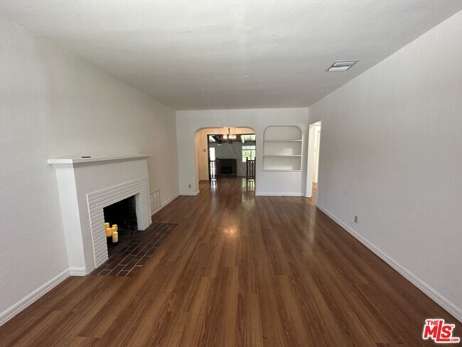 Foto del edificio - 4608 Saloma Ave