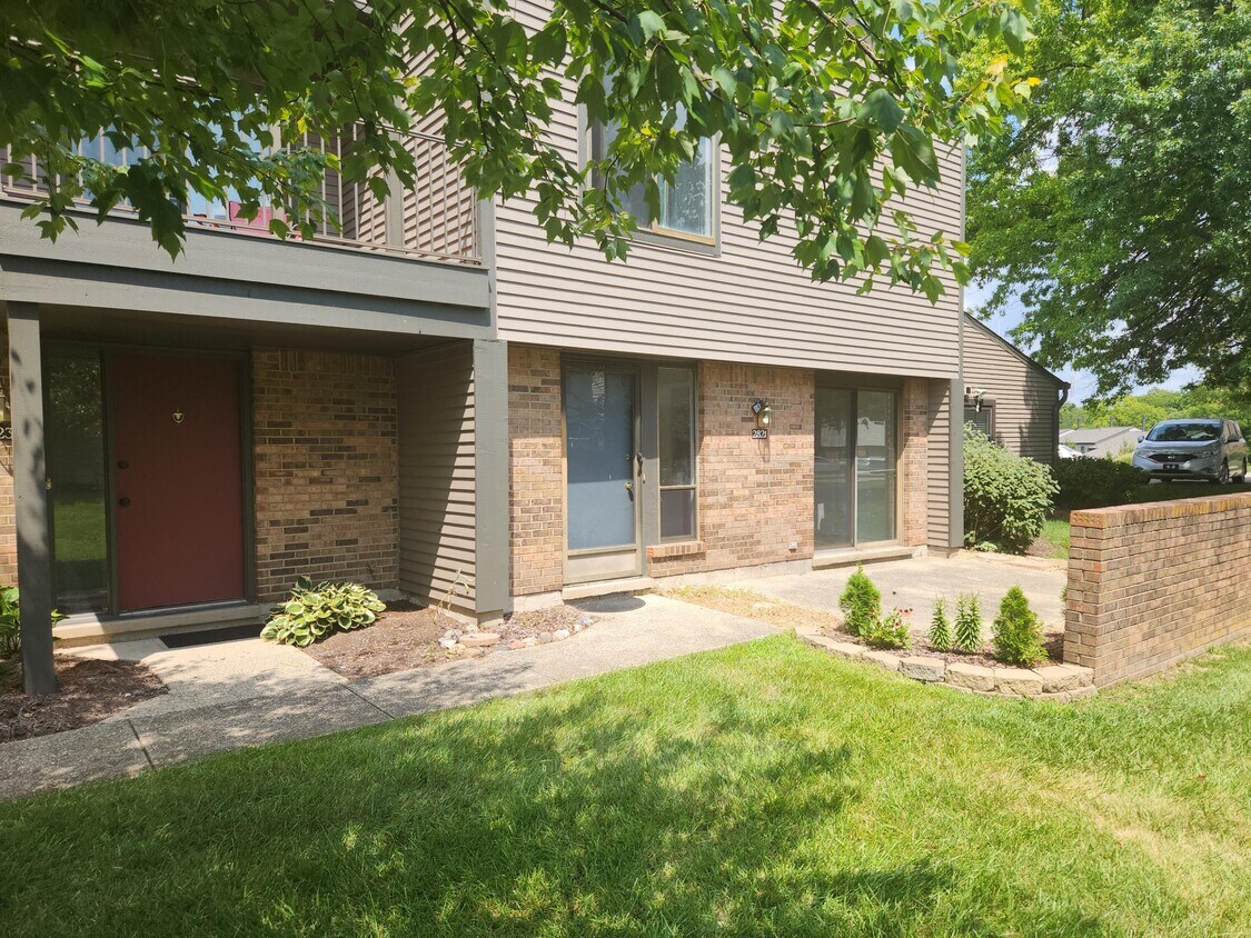 Primary Photo - 2821 Dry Ridge Ct