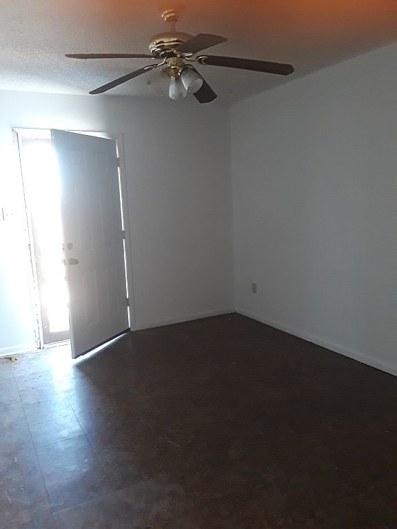 Building Photo - 219 W Dove Ln