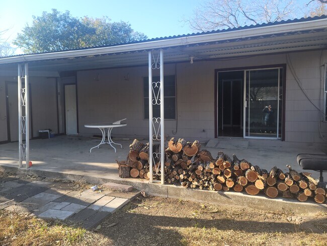 Back patio - 8322 White Oak