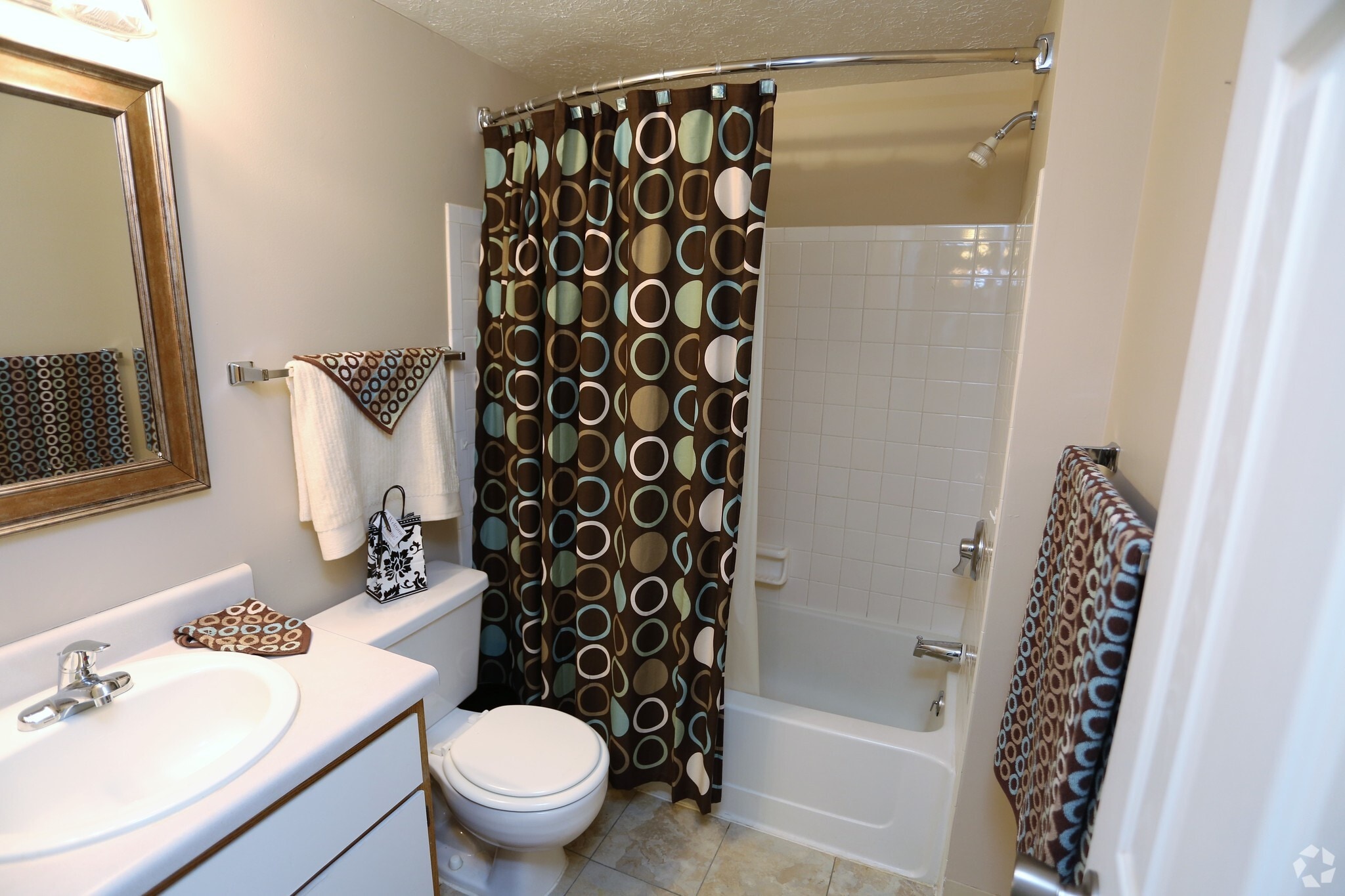 Bay Club Apartments – photo 2