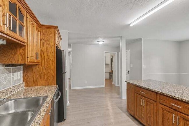 Foto del edificio - 5311 Enchanted Mist Dr